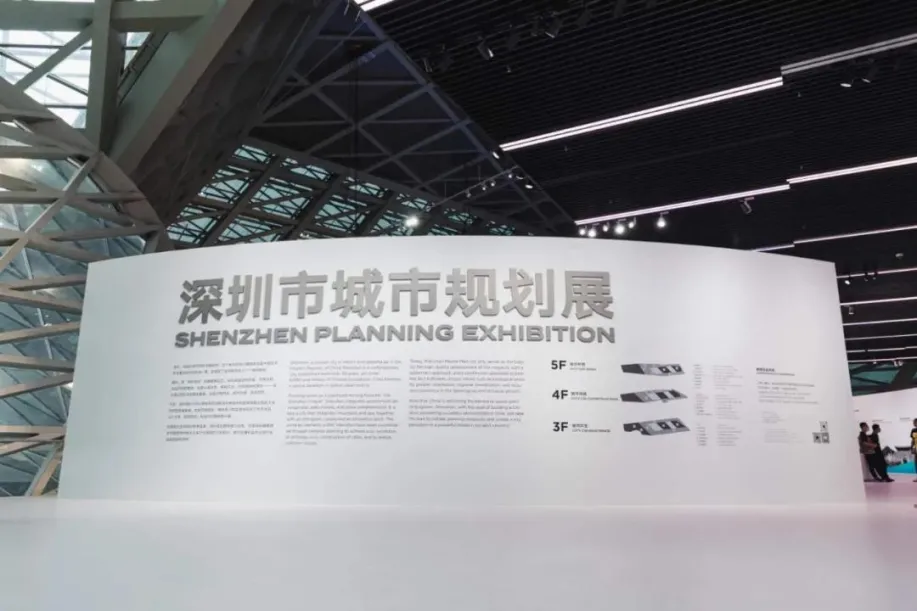 40 years fly in a blink of an eye, the 72-meter Shenzhen version of the “Riverside Scene at Qingming Festival” is display vividly on the screen