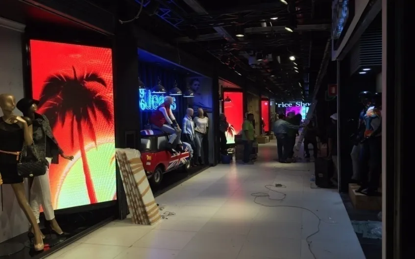 Uslim3, 25.50sqm, Retail Store, Mexico.jpg USLIM - Proving Itself