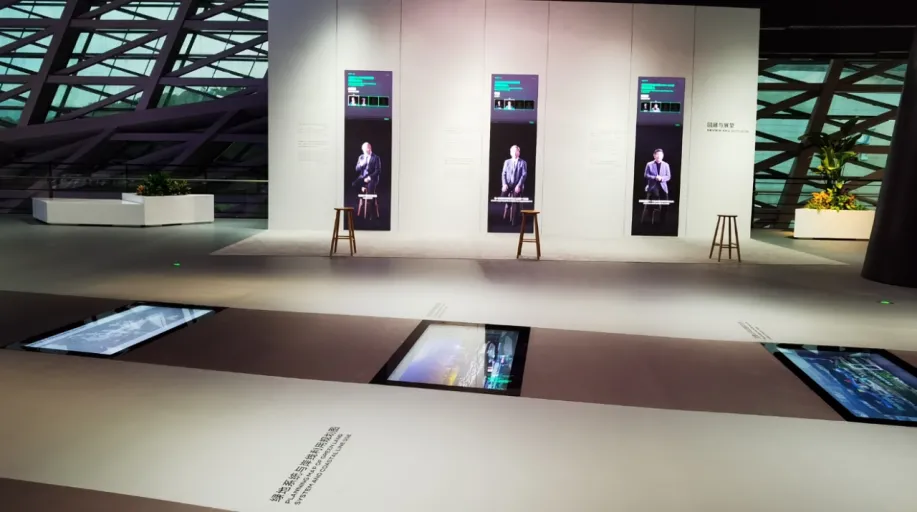 40 years fly in a blink of an eye, the 72-meter Shenzhen version of the “Riverside Scene at Qingming Festival” is display vividly on the screen