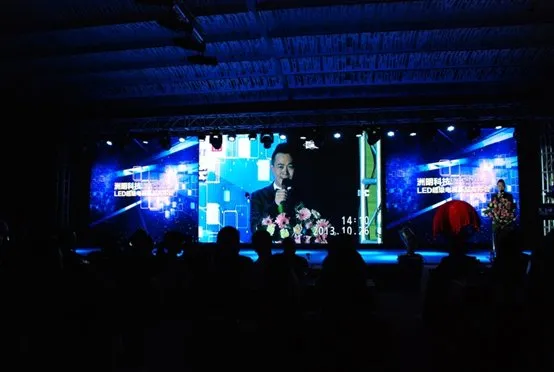 Global First 110 Inch Glasses-free 3D Super LED TV Unveiled in Shenzhen