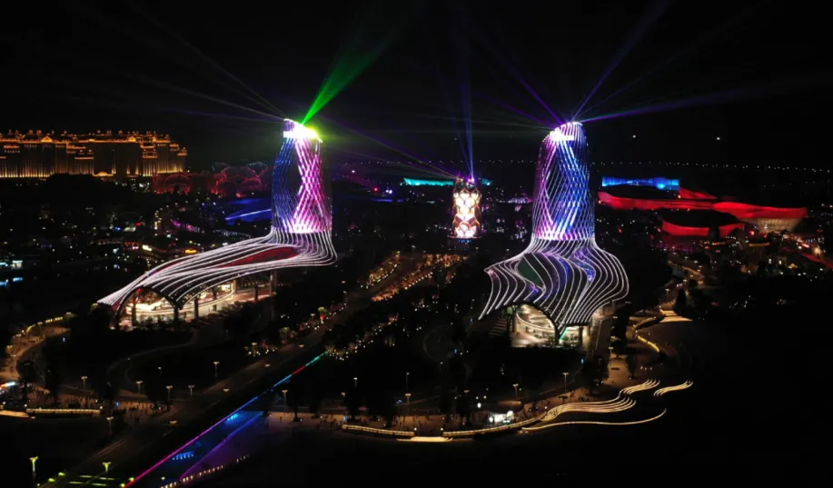 18500m2 Giant Screen Light Show in the Ocean Flower Island of Hainan Amazed the World!