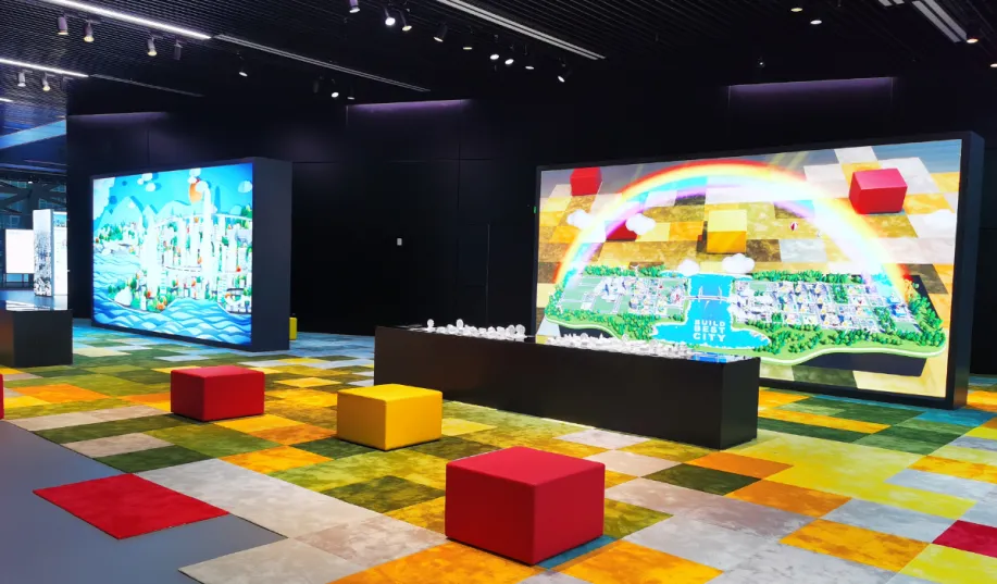 40 years fly in a blink of an eye, the 72-meter Shenzhen version of the “Riverside Scene at Qingming Festival” is display vividly on the screen