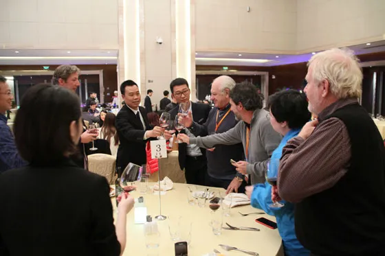 Unilumin Gala dinner 2016 amazed the world——Customers sharing night